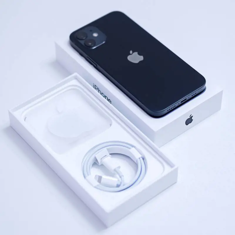Con il futuro iPhone 13 di Apple lo schermo non si spegnerà mai