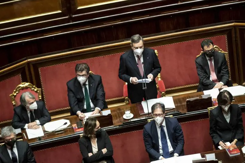 Le "stoccate" di Draghi in Aula Cosa c'è dietro il suo discorso
