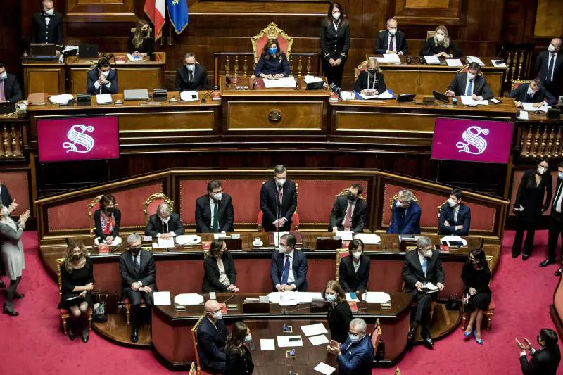 Draghi si veste da politico e vede oltre l'emergenza