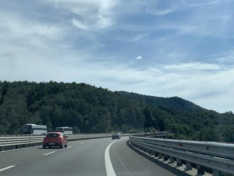 Il "trucco" in autostrada: così risparmi il 20% di benzina