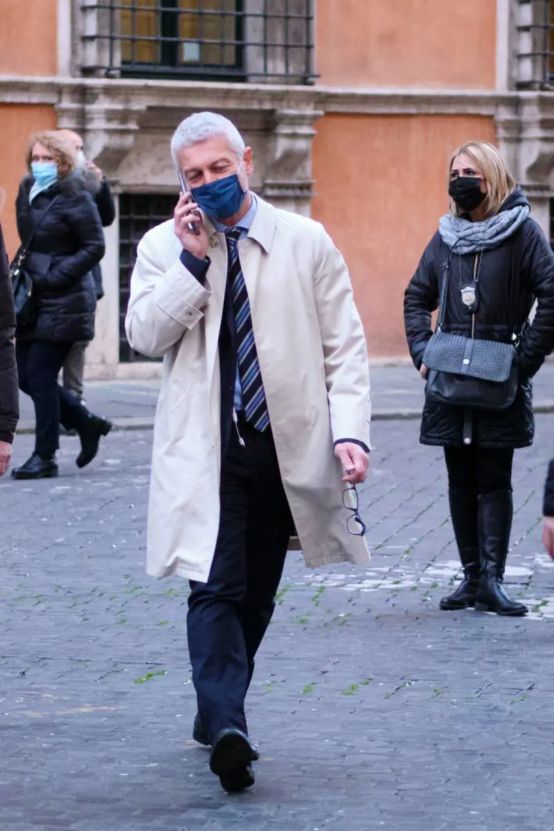 Nicola Morra dice no a Mario Draghi e si commuove: "Non mi mette a mio agio"