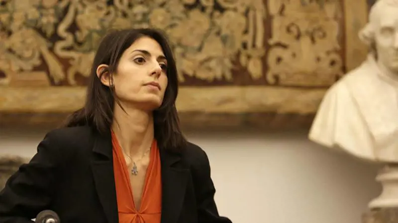 5S spaccati sulla Raggi. E ora spunta Gualtieri