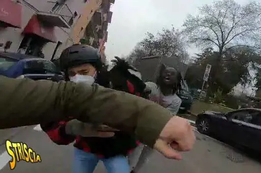 "È l'aggressione più violenta...". Calci, pugni, sputi su Brumotti