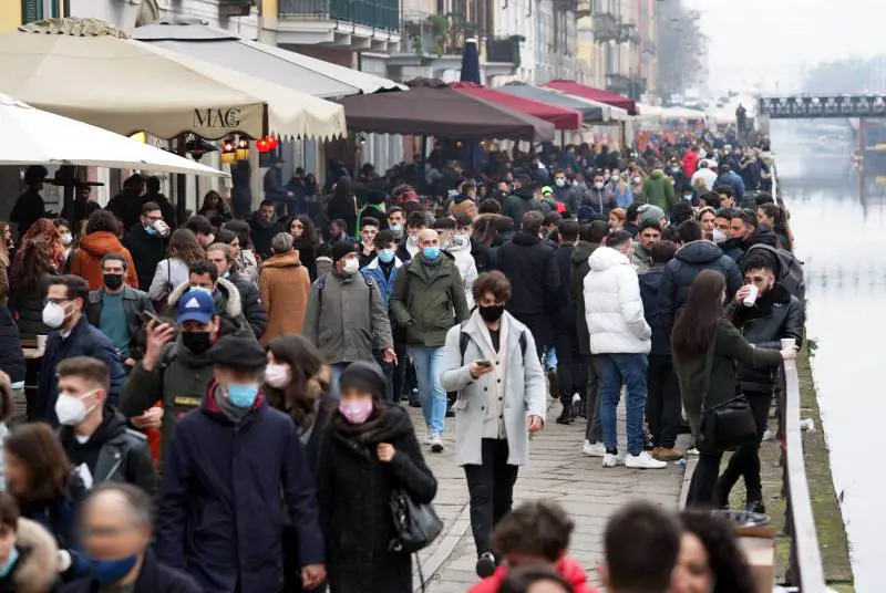 "Arancione", "Ora riaprire". Ed è scontro tra le Regioni