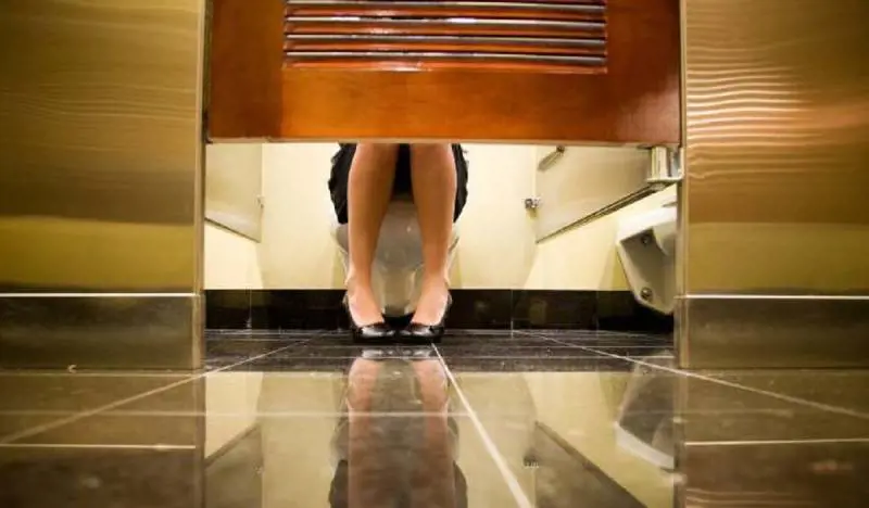 Telecamere nel bagno delle colleghe. Sindaco di Albano sotto inchiesta