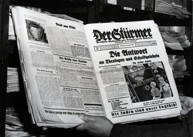 Il mistero dell'uomo che fa "sparire" i cimeli nazisti