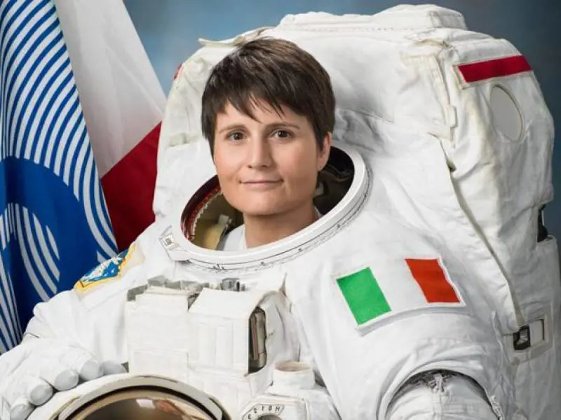 "Astrosamantha" ritorna tra le stelle ma ha dato addio alle stellette militari