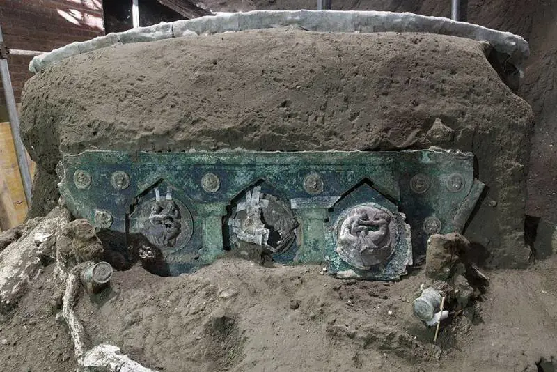 Pompei nella bufera per il nuovo direttore ma un "carro di lusso" zittisce la polemica
