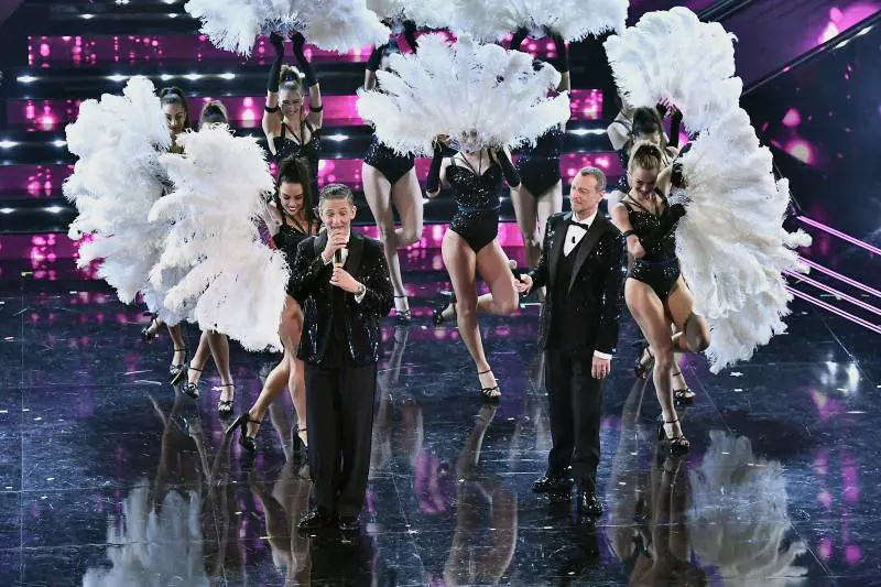 "Draghi? Una Merkel in cravatta". E Amadeus se la prende per la nave quarantena