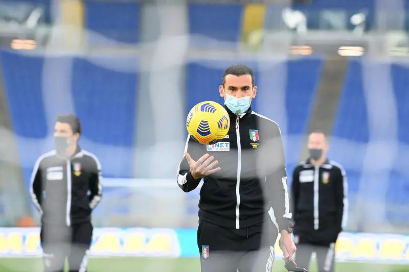Un'altra gara fantasma. Lazio-Toro storia diversa. Calcio fermo alle parole