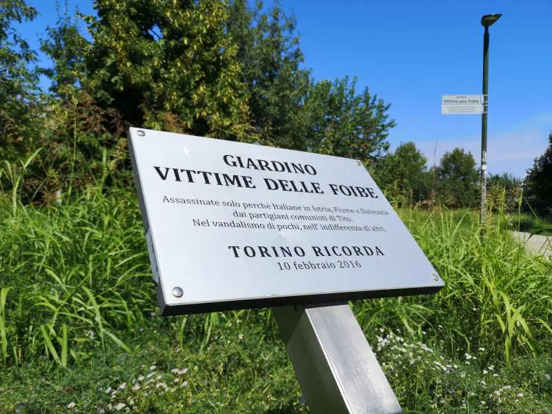Foibe, ora l'Anpi fa rimuovere la targa in memoria delle vittime
