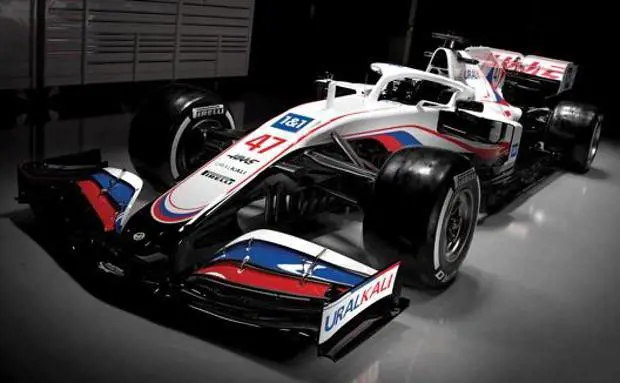 L'americana Haas si veste con la bandiera russa