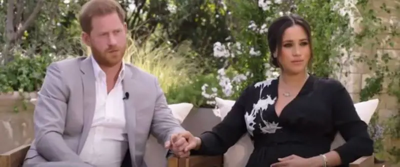 "Hanno fatto passare la Regina per razzista". Cosa c'è dietro l'intervista di Meghan
