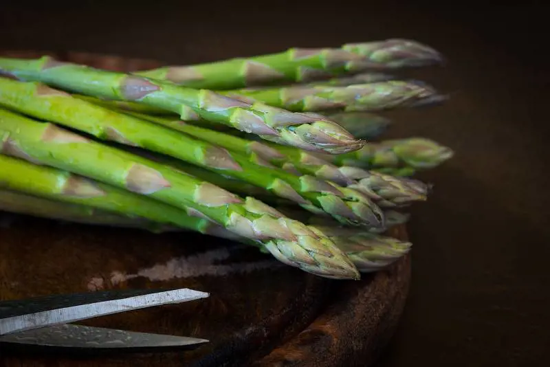 Asparagi, proprietà ed effetti benefici dei germogli depurativi