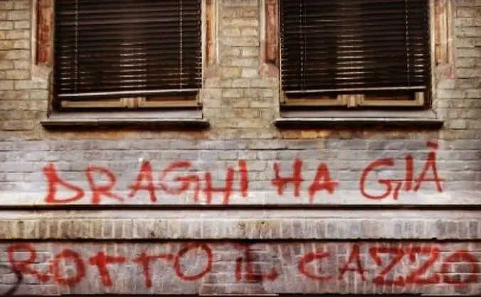 "Draghi ha già rotto il c...". Bufera sulla foto di Montanari