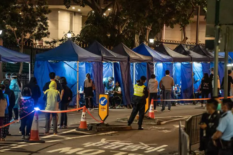 Vaccini ed effetti collaterali: a Hong Kong scoppia il caso