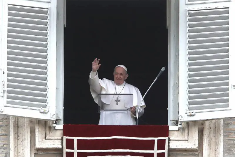 La Chiesa gela le unioni gay. "Non si benedice il peccato"