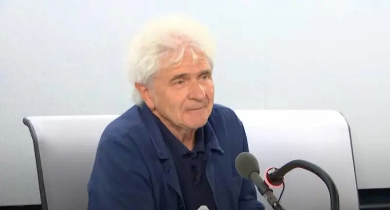 Francia, accoltellato alla gola regista Alain Francon