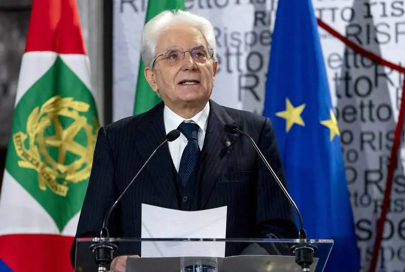 L'ipotesi Mattarella bis per trattenere Draghi