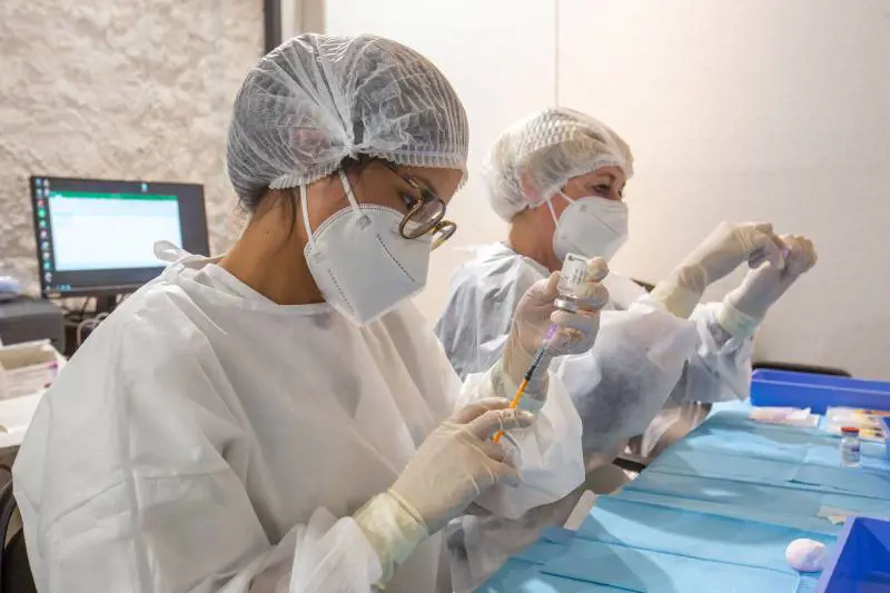 Follia dei protocolli anti Covid: cosa succede quando ti ammali