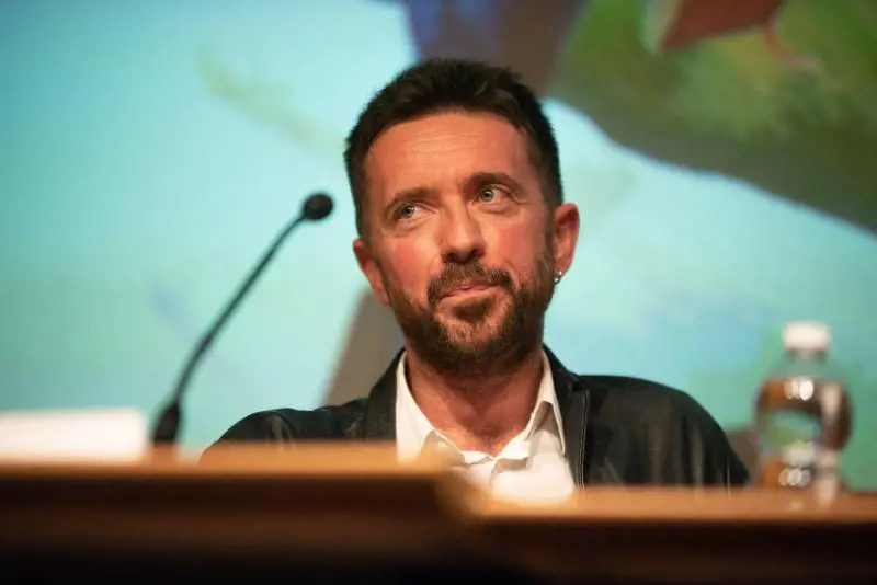 Avete dribblato la fila? Almeno evitate i social