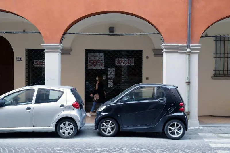 Occhio alla tecnica del "gattino": così rubano soldi e borse in un attimo