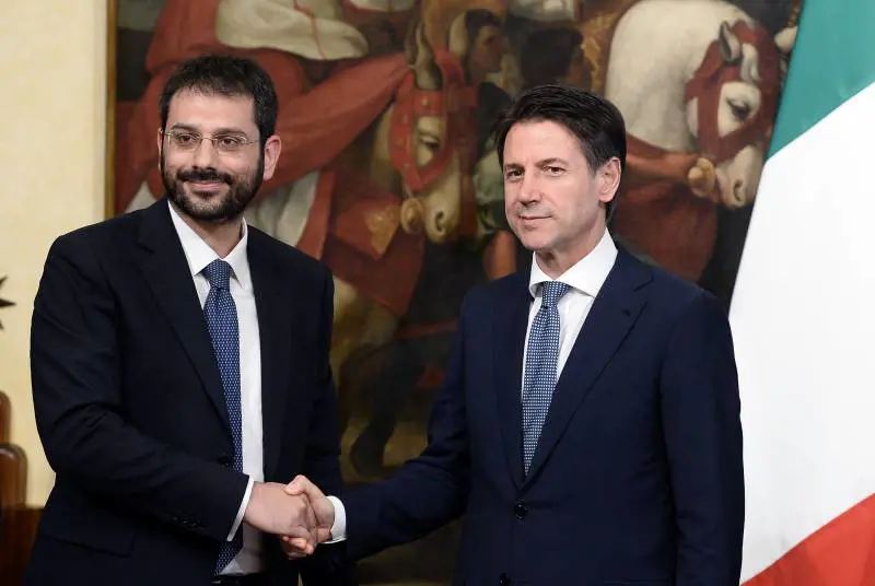 Il grillino furbetto si tiene la casa: "Deve lasciarla, non è più sottosegretario"