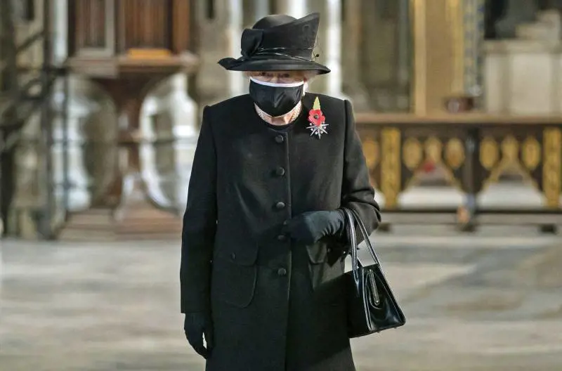 Un documentario rivela: "La regina Elisabetta è frustrata da Carlo"