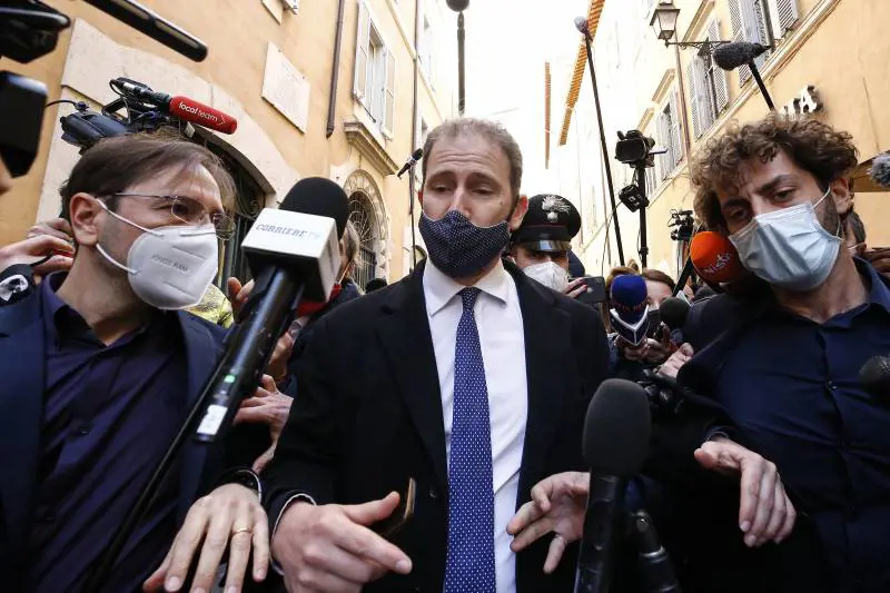 Rissa a tutto campo nel Movimento. Travaglio si schiera contro Casaleggio