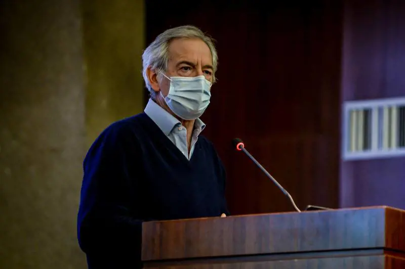 Bertolaso: "Ora in Lombardia 33mila vaccinati al giorno"