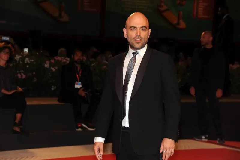 Saviano difende i tedeschi: "Non hanno insultato Dante"