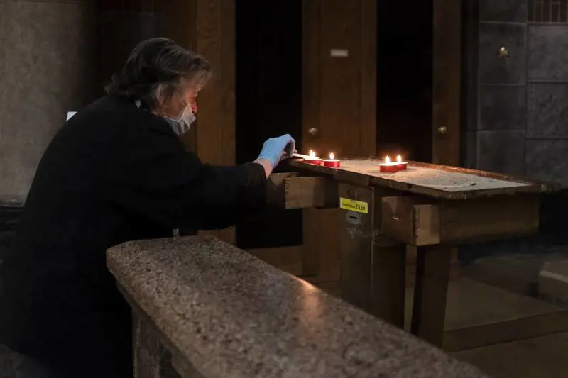 "Non posso benedire le coppie gay? Allora nemmeno le palme". La protesta del parroco