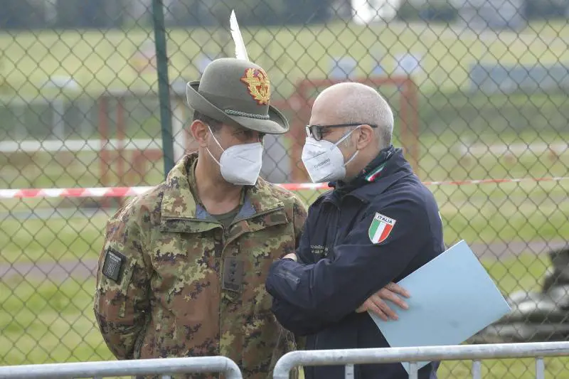 "Siamo in guerra, servono norme da guerra"
