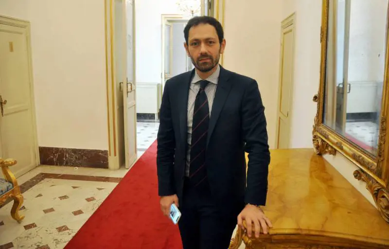 "Spalma i morti...". I trucchi in Sicilia anti zone rosse: assessore indagato