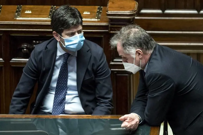 Riaperture e hotel dividono il governo