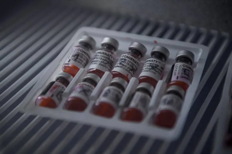 AstraZeneca cambia e diventa "Vaxzevria". Ma è caos a Berlino: "Solo per gli over 60"