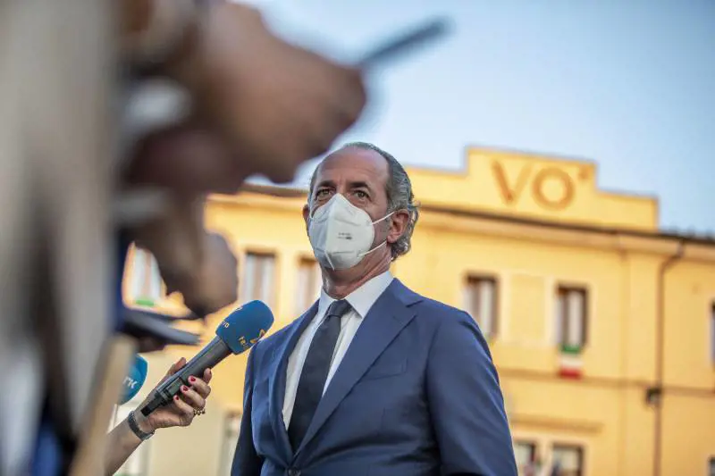 "Le dosi non sono arrivate". Zaia sospende le vaccinazioni: cosa sta succedendo in Veneto