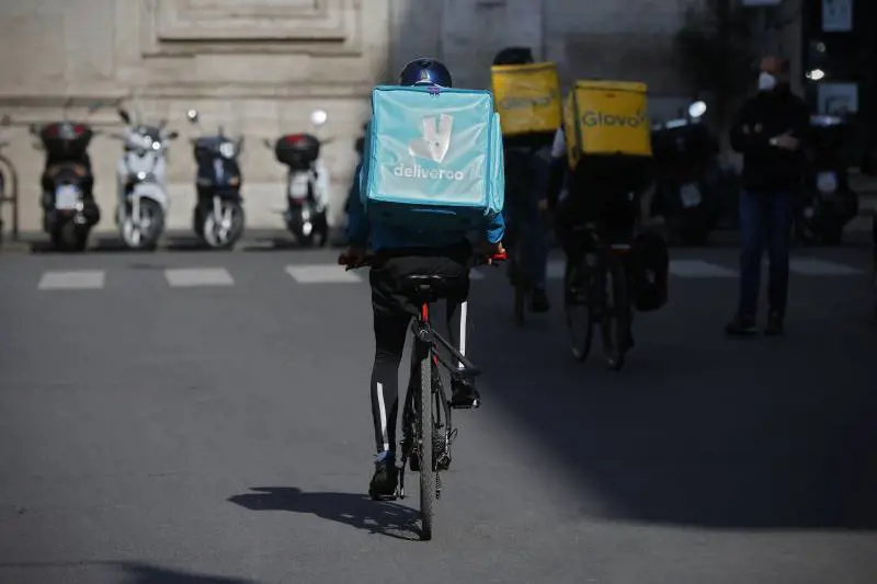 La lezione del rider ai moralisti: "Macché sfruttato"