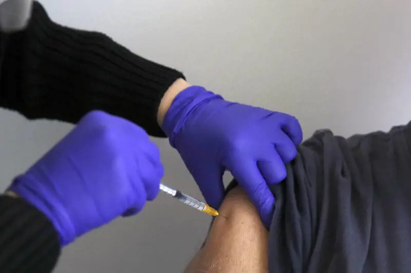 Dopo il caos sui vaccini in Toscana si cambia: Sanità "commissariata"