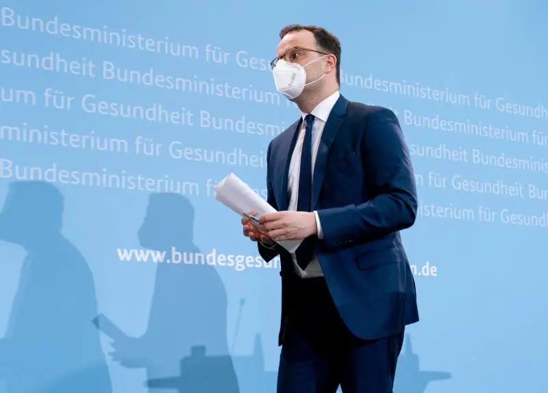 Dalla Germania nuovo siluro su AstraZeneca: "Per la seconda dose usate un altro siero"