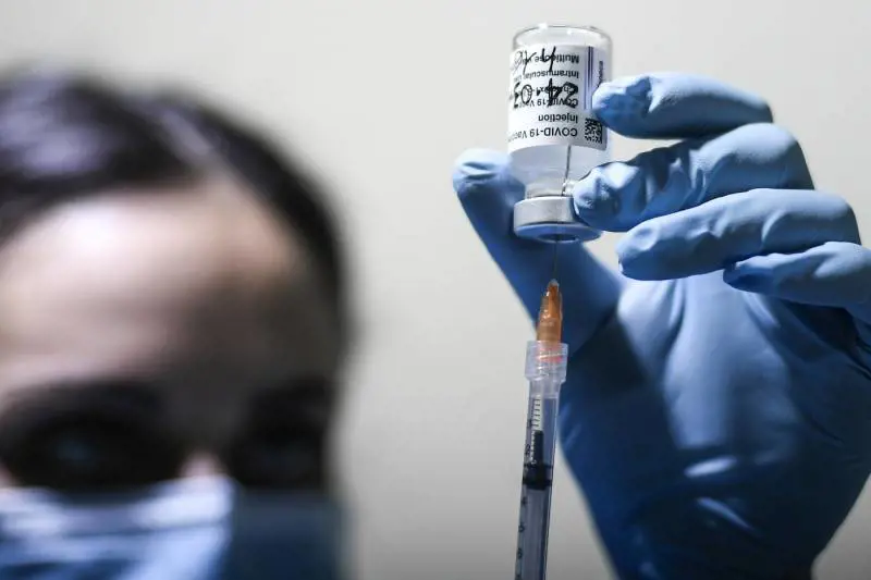 Ecco tutta la verità sui vaccini: "Così combattono le varianti"