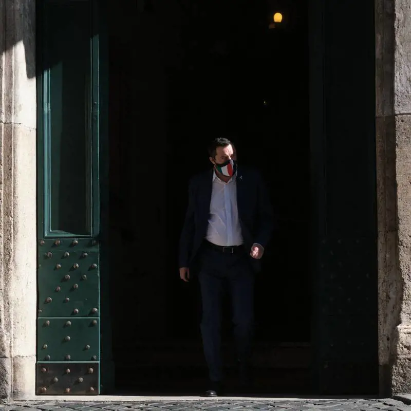 "Salvini spieghi" "Era col Pd...". Ora scoppia la rissa sulla spia
