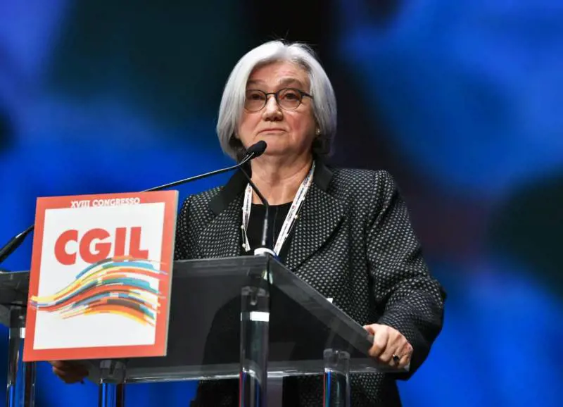 "Me lo sto gustando ma...". La Bindi sogna il Quirinale