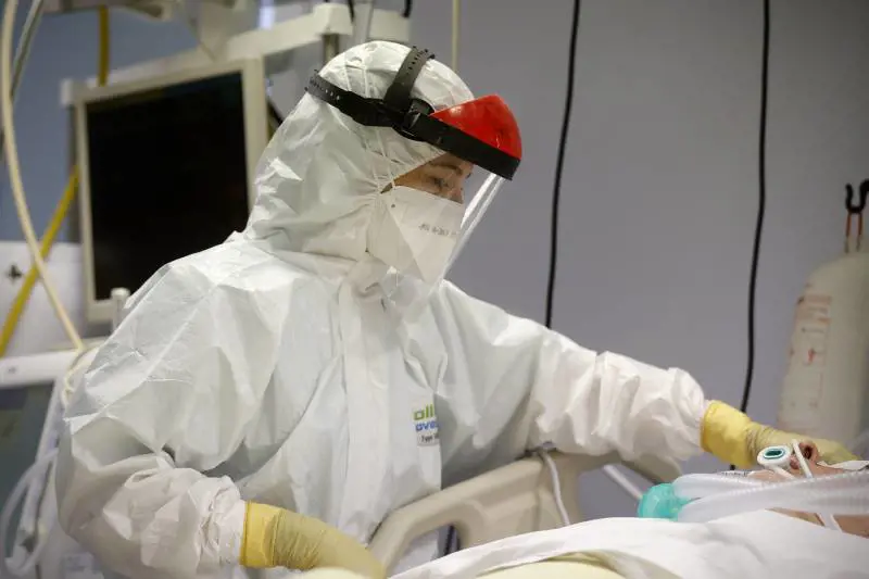 Contagiato dal virus per 2 volte in tre mesi, muore a 54 anni