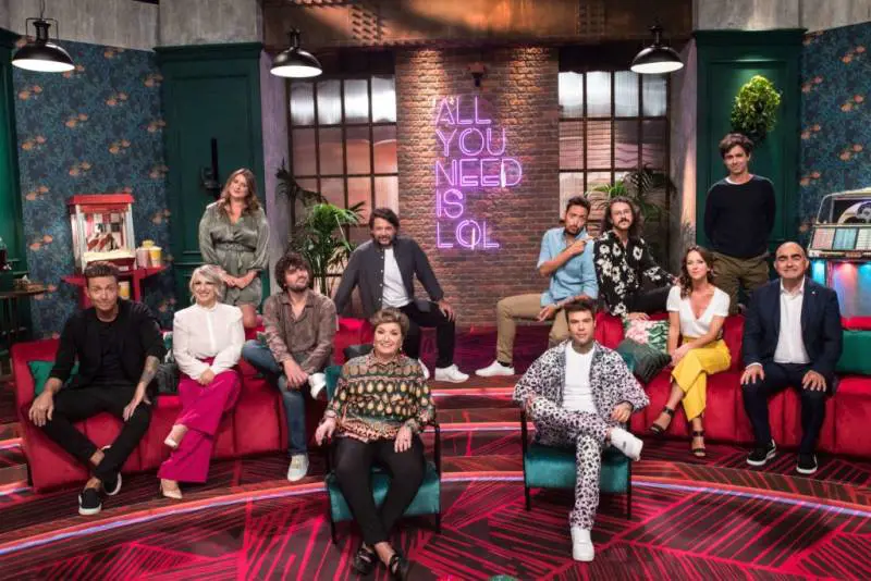 Cosa c'è dietro il tweet in tendenza del momento. Di mezzo c'è pure Fedez