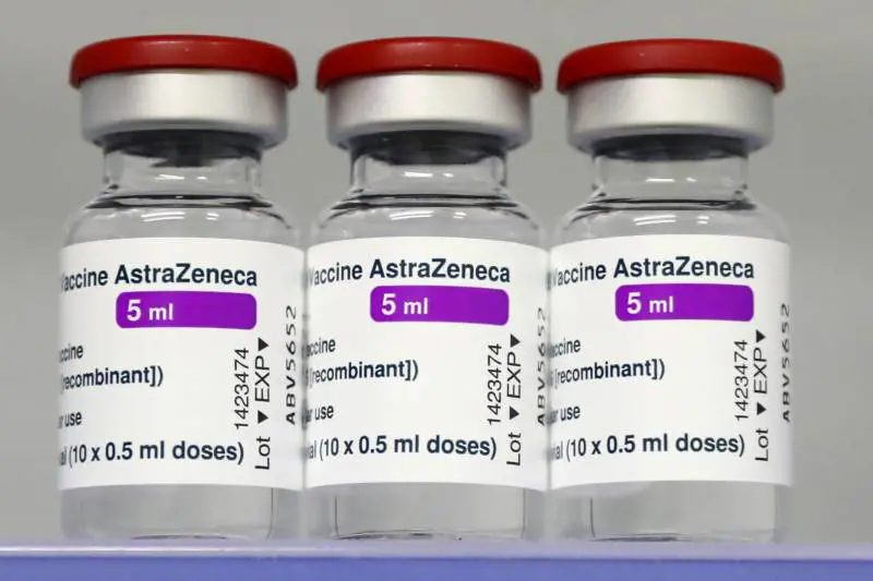 AstraZeneca, insegnante 50enne colpita da ictus dopo il vaccino: è grave