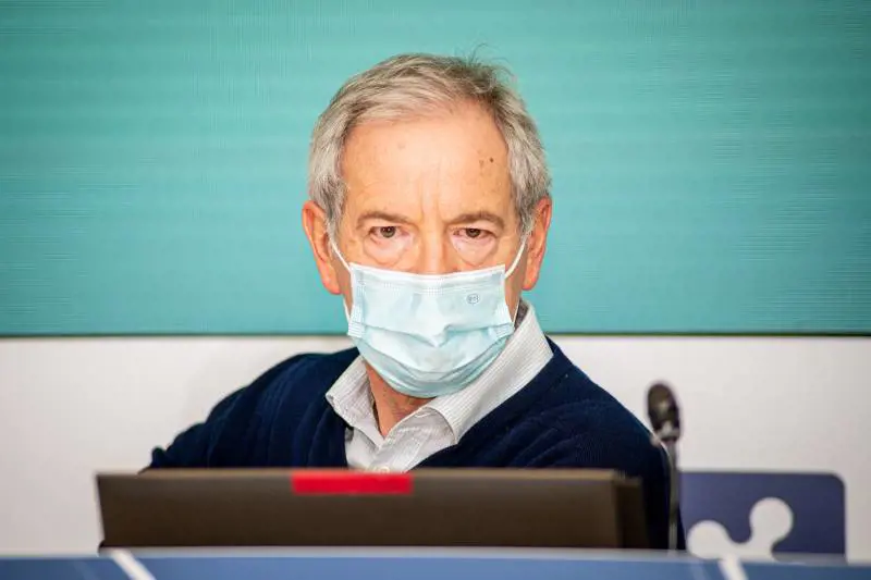 Bertolaso spiega cosa sta succedendo: "Perché c'è il picco dei contagi"