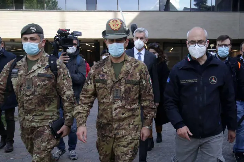 La rincorsa dei vaccini: "Da lunedì gli over 50". Flop AstraZeneca e J&J