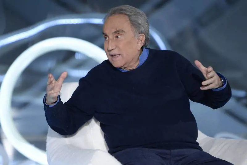 Emilio Fede in ospedale: "Esperienza drammatica, qui per una brutta caduta"