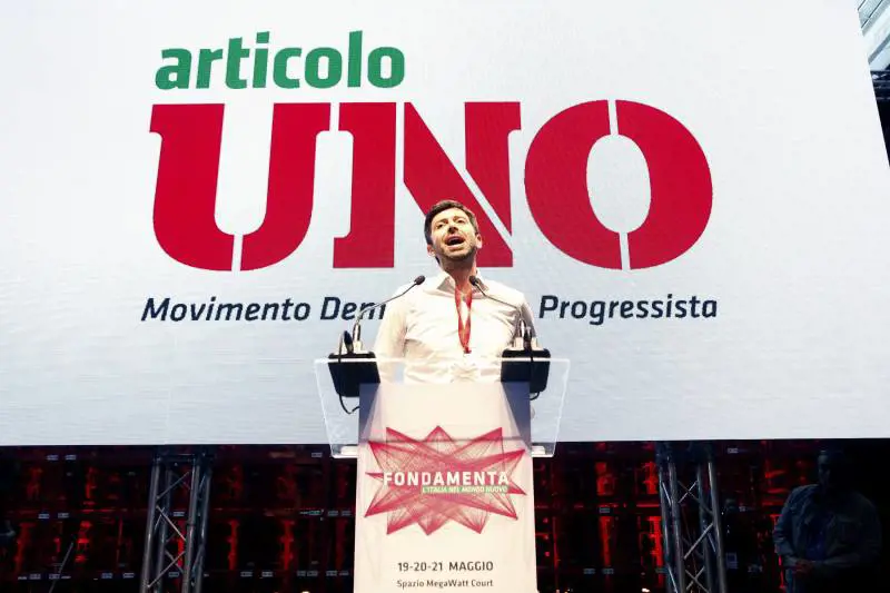 Speranza, il ministro dell'1% che vuole rinchiuderci in casa